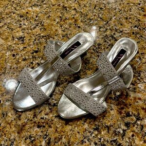 Nina New York silver studded wedge sandals, size 8.5